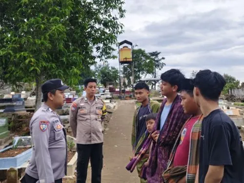 Polisi Jaga Keamanan TPU Pringsewu Selatan Usai Perang Petasan