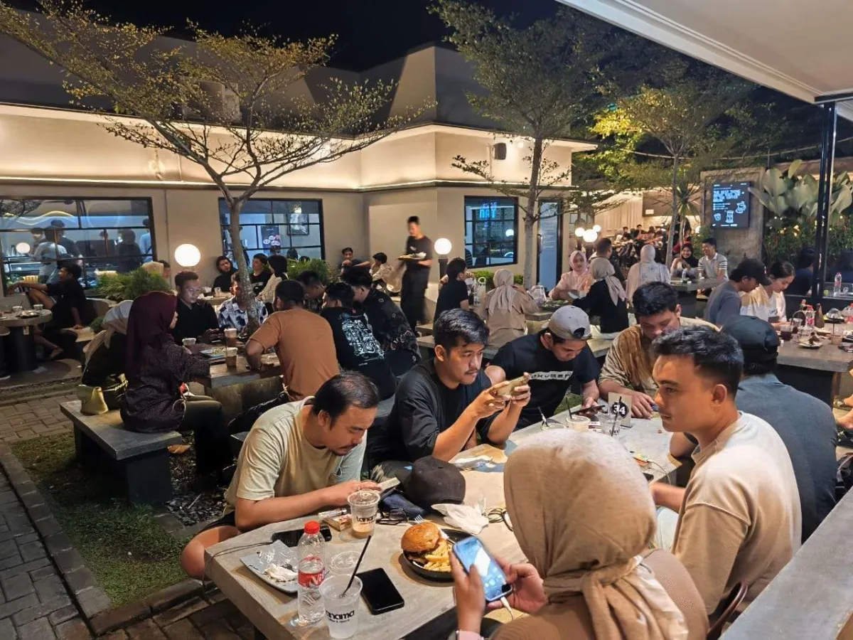 Transformasi Interaksi Anak Muda: Dari Kafe ke Ruang Digital