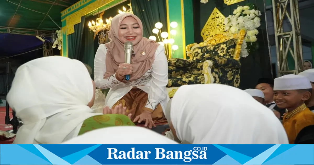 Lia Istifhama Dorong Santri Roudlotul Ulum Tingkatkan Kepercayaan Diri Melalui Tebak Nama Pemimpin