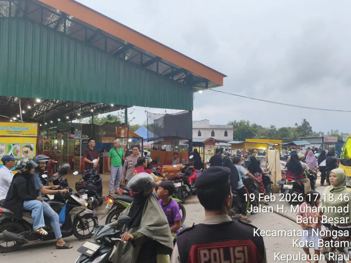 Polsek Nongsa Amankan Pasar Tumpah untuk Beri Rasa Aman saat Berburu Takjil