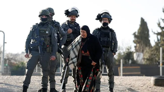 Ribuan Warga Palestina Antusias Salat Jumat di Al-Aqsa