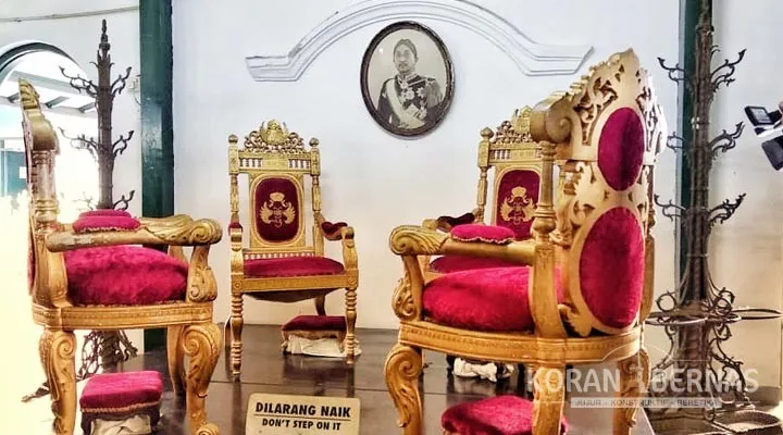 Kerusakan Meja Bersejarah di Museum Kursi Sultan HB VIII Akibat Insiden Selfie