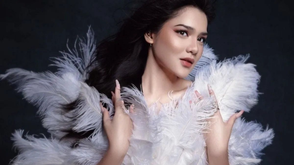 Profil Davina Karamoy: Aktris Muda yang Jadi Sorotan Publik
