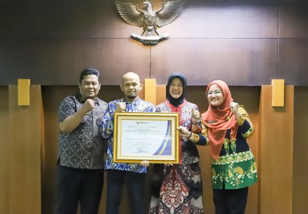Pemkab Bojonegoro Terima Penghargaan Kualitas Pelayanan Publik dari Ombudsman Jatim