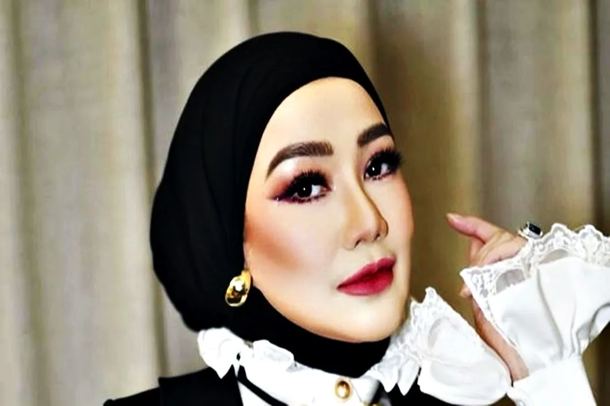 11 Artis Indonesia Berdarah Tionghoa yang Taat Berislam