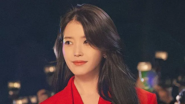 Pesona IU sebagai Konglomerat dalam Drama Perfect Crown