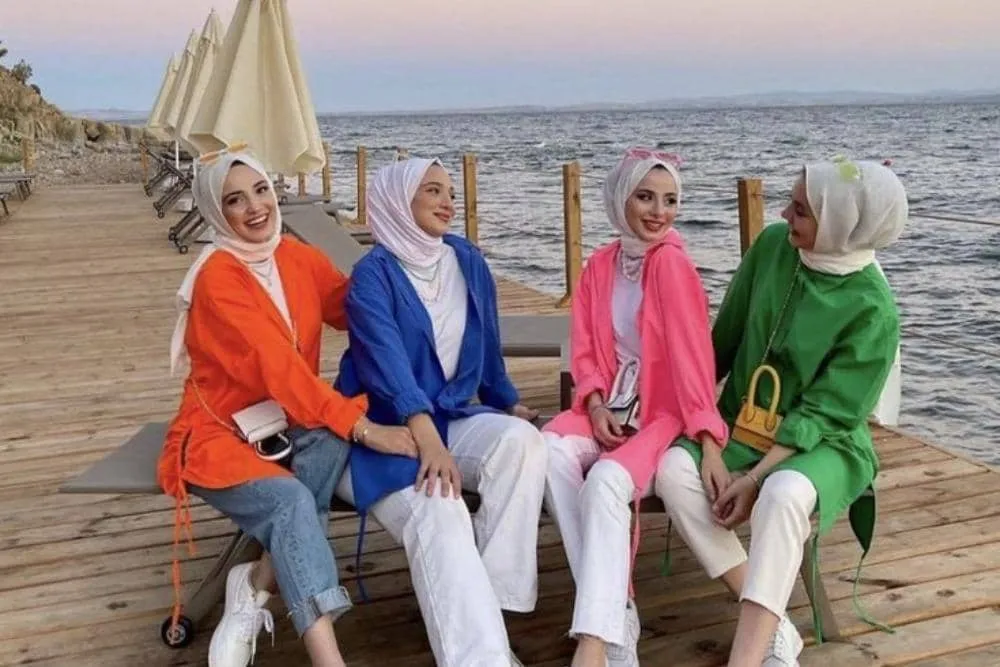 10 Inspirasi Dresscode Bukber untuk Perempuan yang Stylish