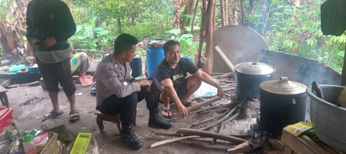 Bhabinkamtibmas Pusakamulya Jalin Silaturahmi dan Kamtibmas Bersama Warga