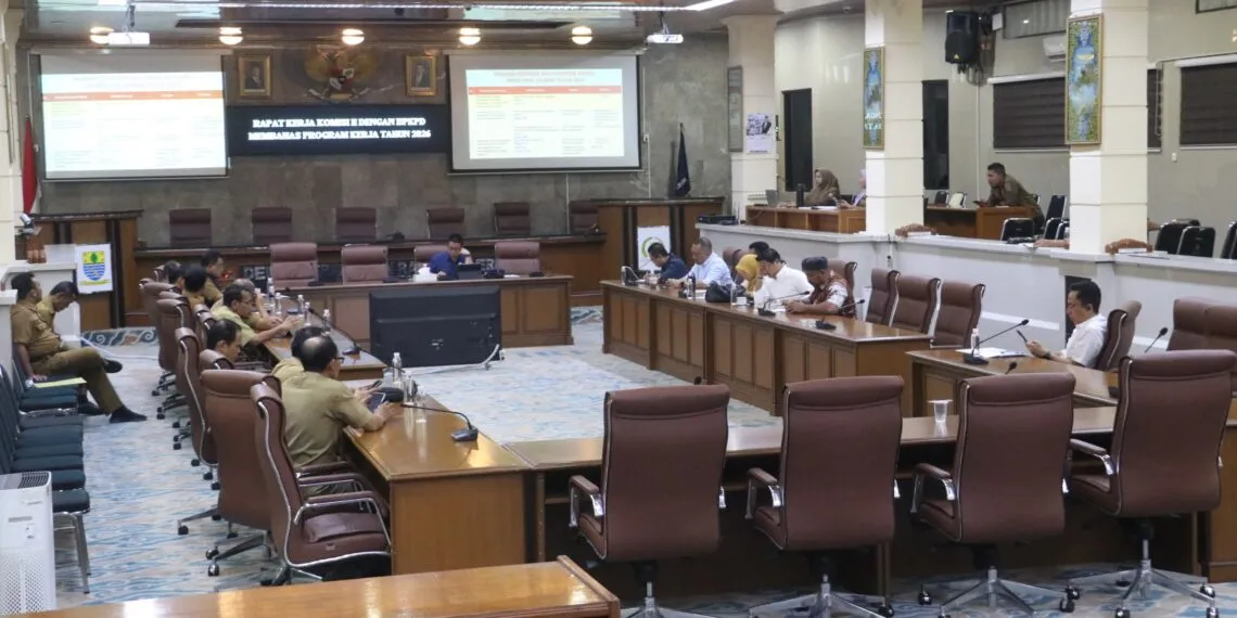 Evaluasi Kinerja Keuangan DPRD Cirebon untuk Optimalisasi Pendapatan 2026