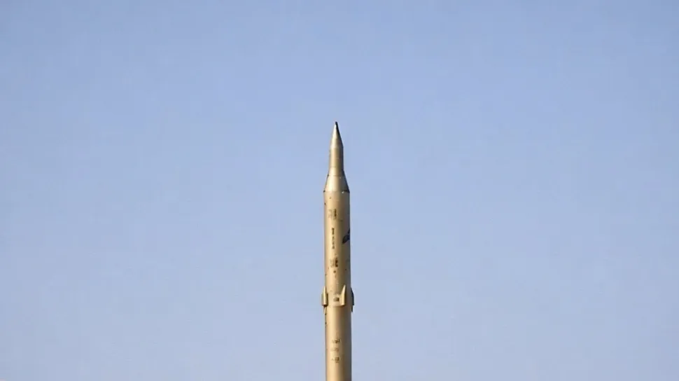 Iran Luncurkan Rudal Sejjil Targetkan Pusat Komando Militer Israel