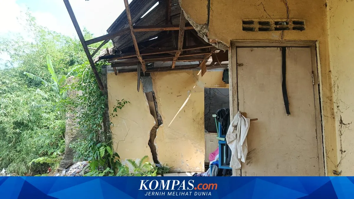 Longsor di Bekasi Rusak Tujuh Rumah, Tinggal Ruang Tamu Tersisa