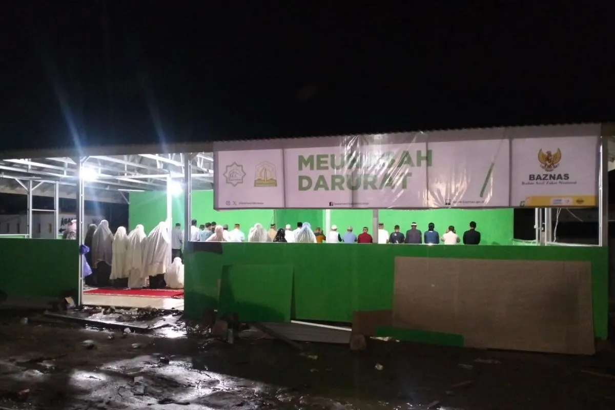 BAZNAS Bangun Tiga Masjid Darurat untuk Warga Terdampak Banjir di Ramadhan