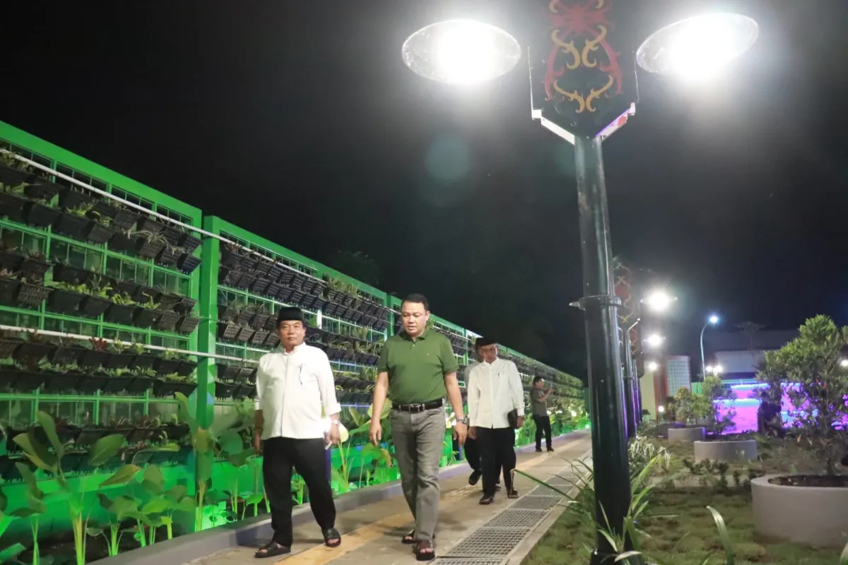Bupati Kapuas Tinjau Taman Adipura, Tegaskan Pentingnya Perawatan Fasilitas Publik