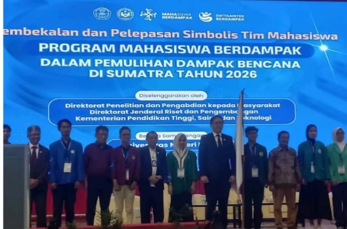 Mahasiswa STIKES Siti Hajar Pulihkan Kesehatan Desa Babo Pascabanjir