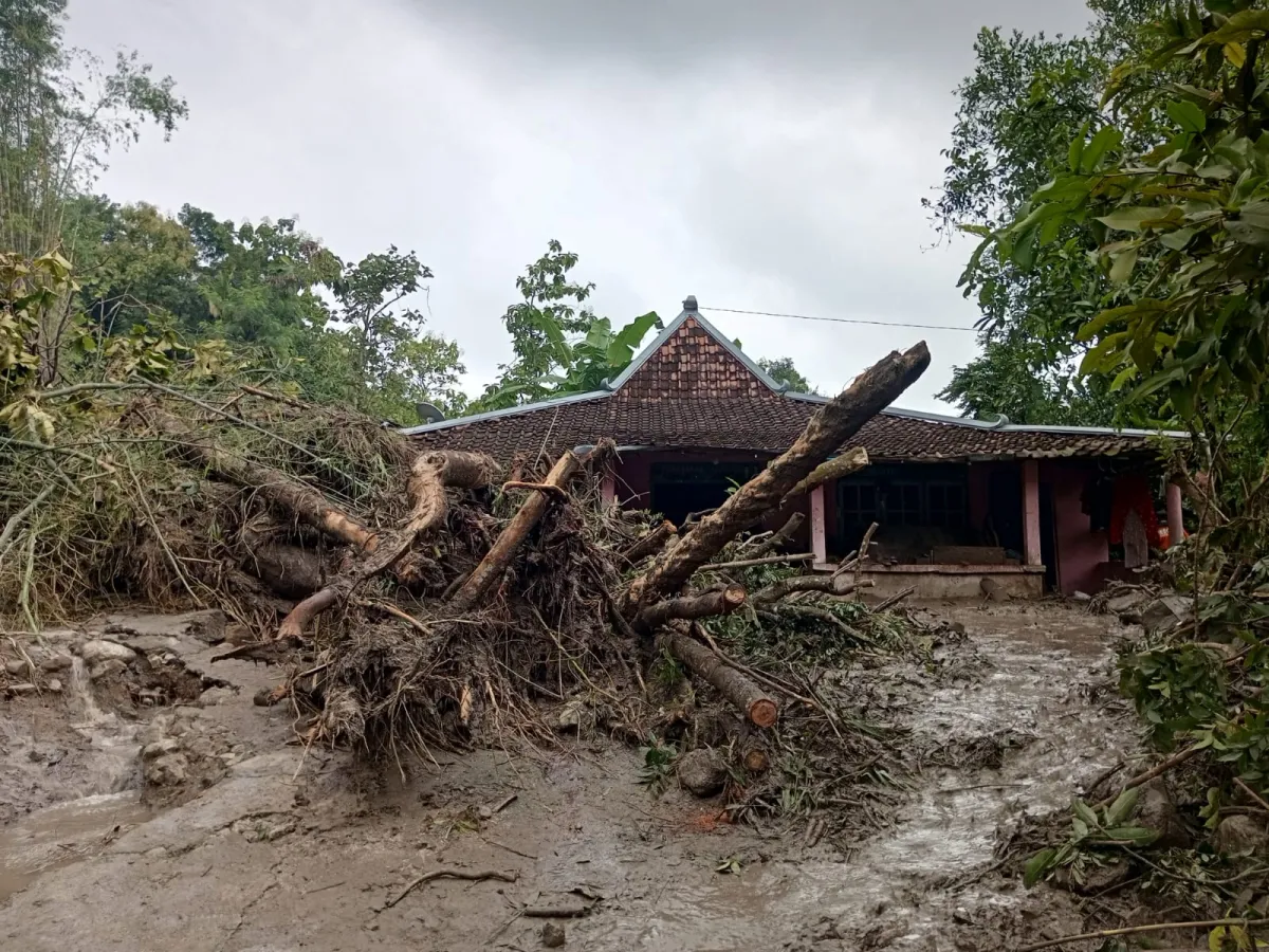 Keluarga Korban Longsor di Tancep Siap Direlokasi, Pembersihan Terus Berlanjut