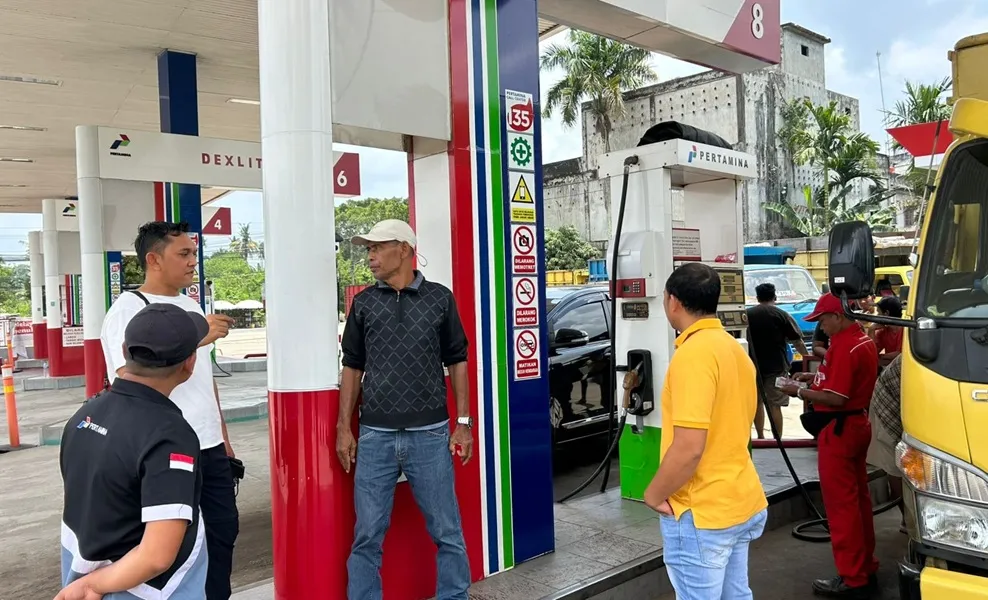 Pengecekan Polisi di SPBU Selincah Terkait Antrean Kendaraan Viral