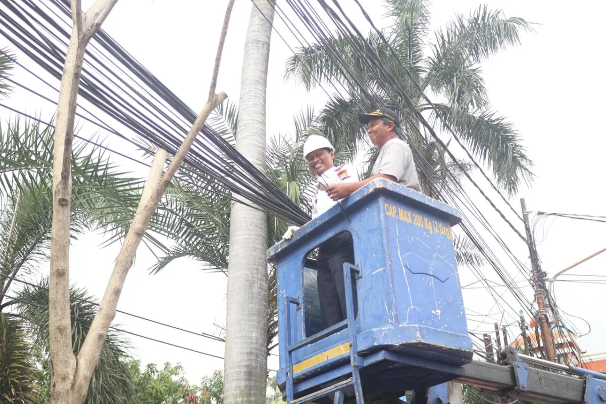 Wali Kota Cirebon Awali Penataan Kabel Telekomunikasi untuk Keamanan dan Estetika Kota
