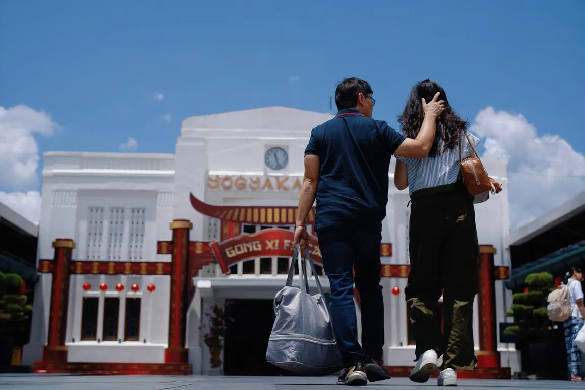 KAI Daop 6 Yogyakarta Hiasi Stasiun Menyambut Tahun Baru Imlek 2026