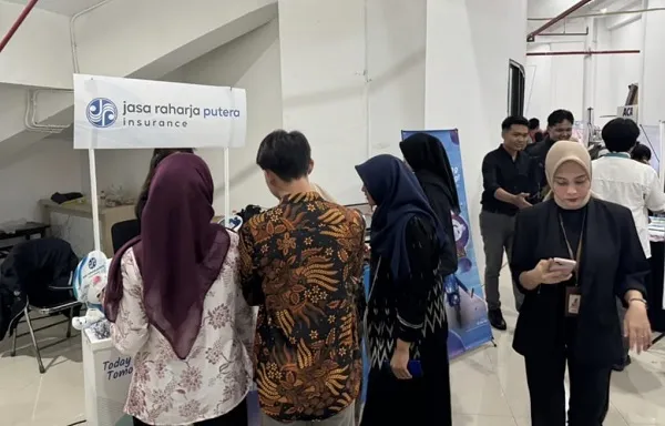 Jasaraharja Putera Gelar Booth Edukasi Literasi Keuangan di Universitas Jember