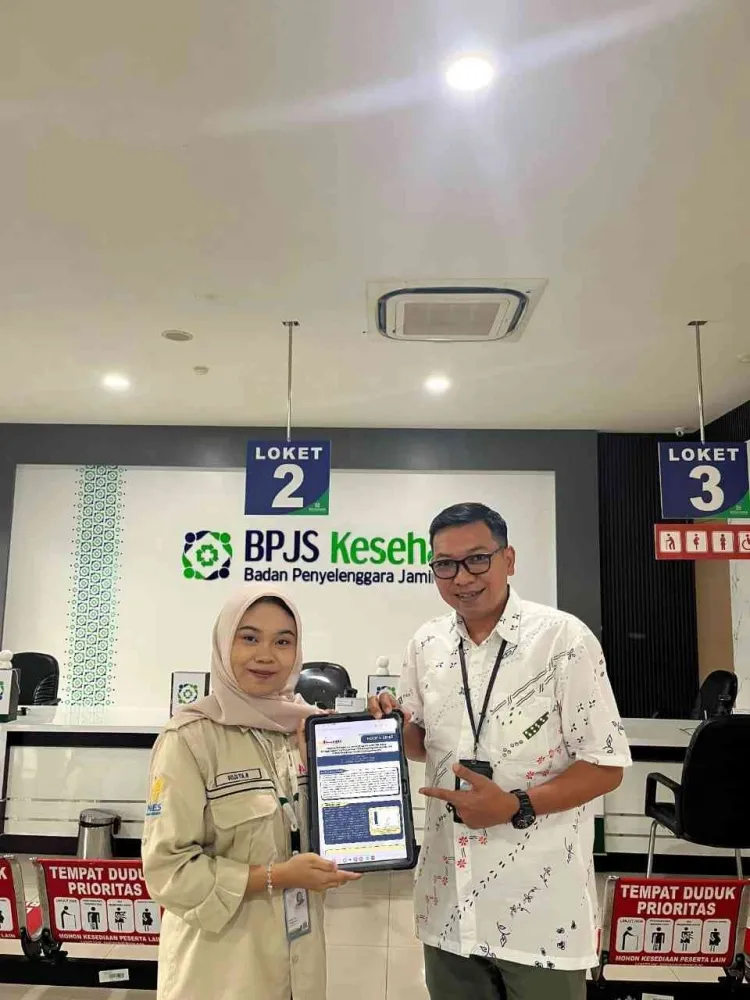 Mahasiswa UNNES Serahkan Policy Brief untuk Tingkatkan Kemandirian Peserta JKN di Surakarta