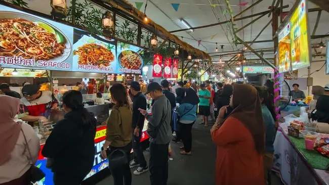 Transmart Cempaka Putih Gelar Roadshow Kuliner Viral untuk Rayakan Akhir Tahun