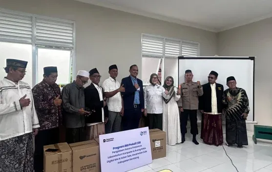 Eva Monalisa Dorong Digitalisasi Pendidikan di MA Al-Azhar Sale