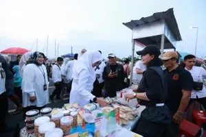 Pasar Takjil Ngerandu Buko Ramaikan Ramadan di Banyuwangi