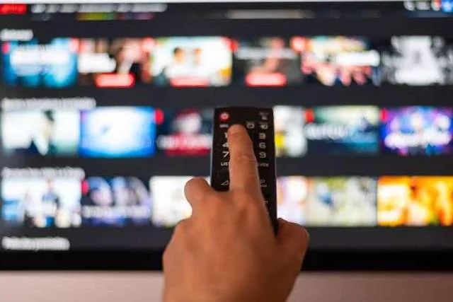 Binge-Watch: Hiburan Modern dengan Risiko dan Manfaat