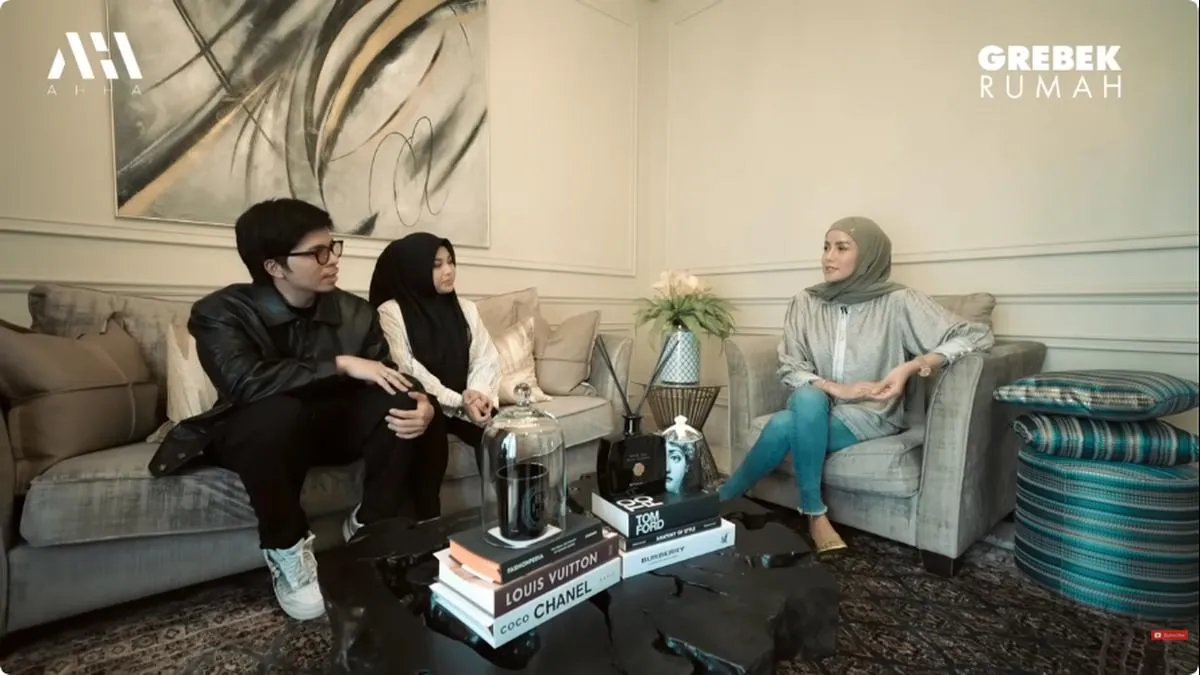 Ruang Tamu Mewah dan Cozy di Rumah Olla Ramlan