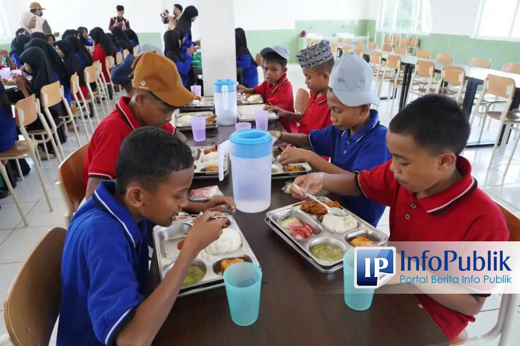 Pemerintah Wajibkan Uji Cepat Keamanan Pangan di Sekolah Setiap Hari