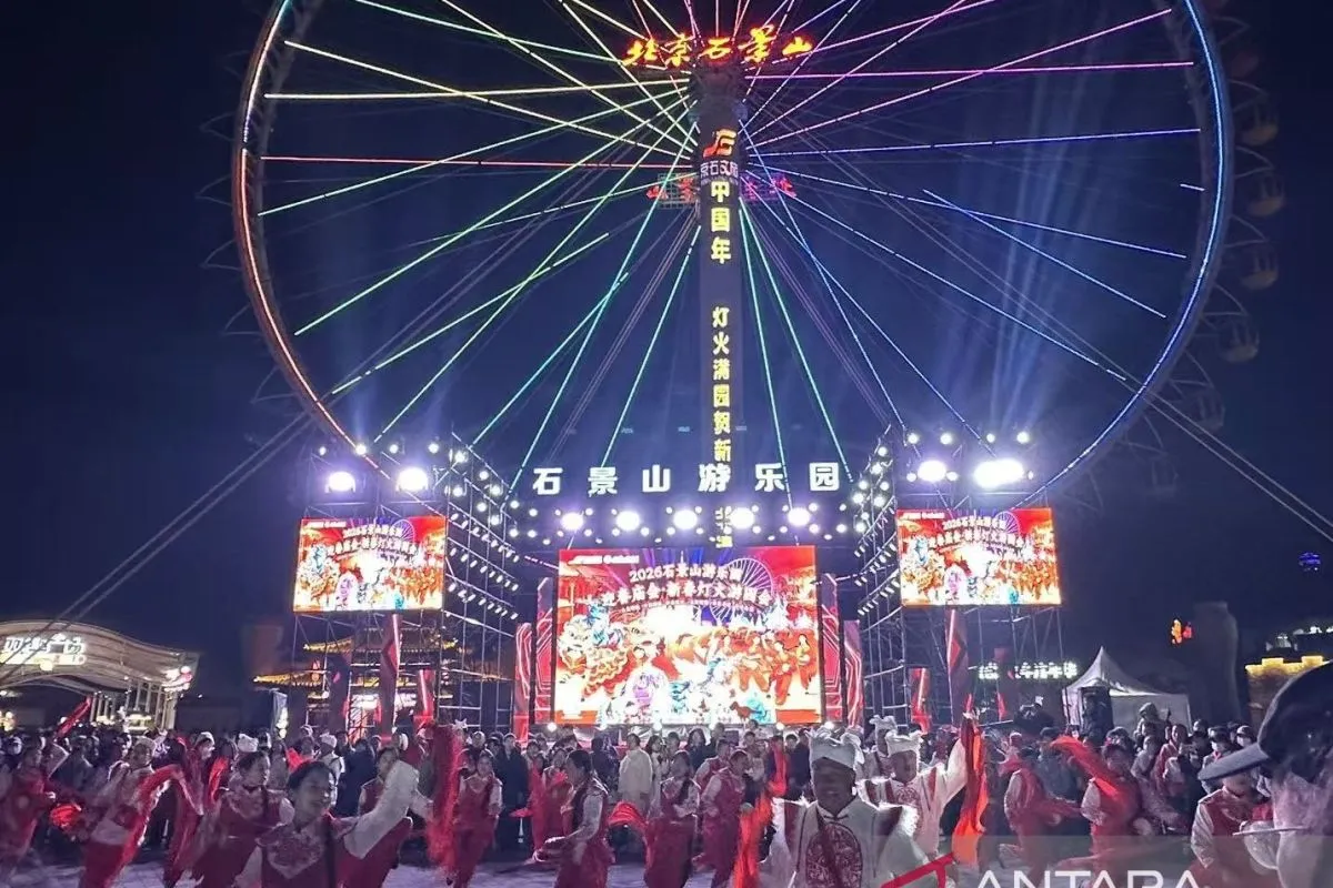 Taman Hiburan Shijingshan Ramai Dikenakan Kemeriahan Imlek 2026