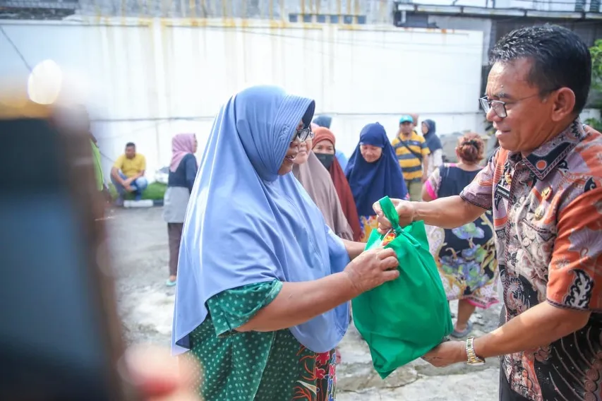 Wakil Wali Kota Medan Berikan Bantuan kepada Warga Griya Kalpataru