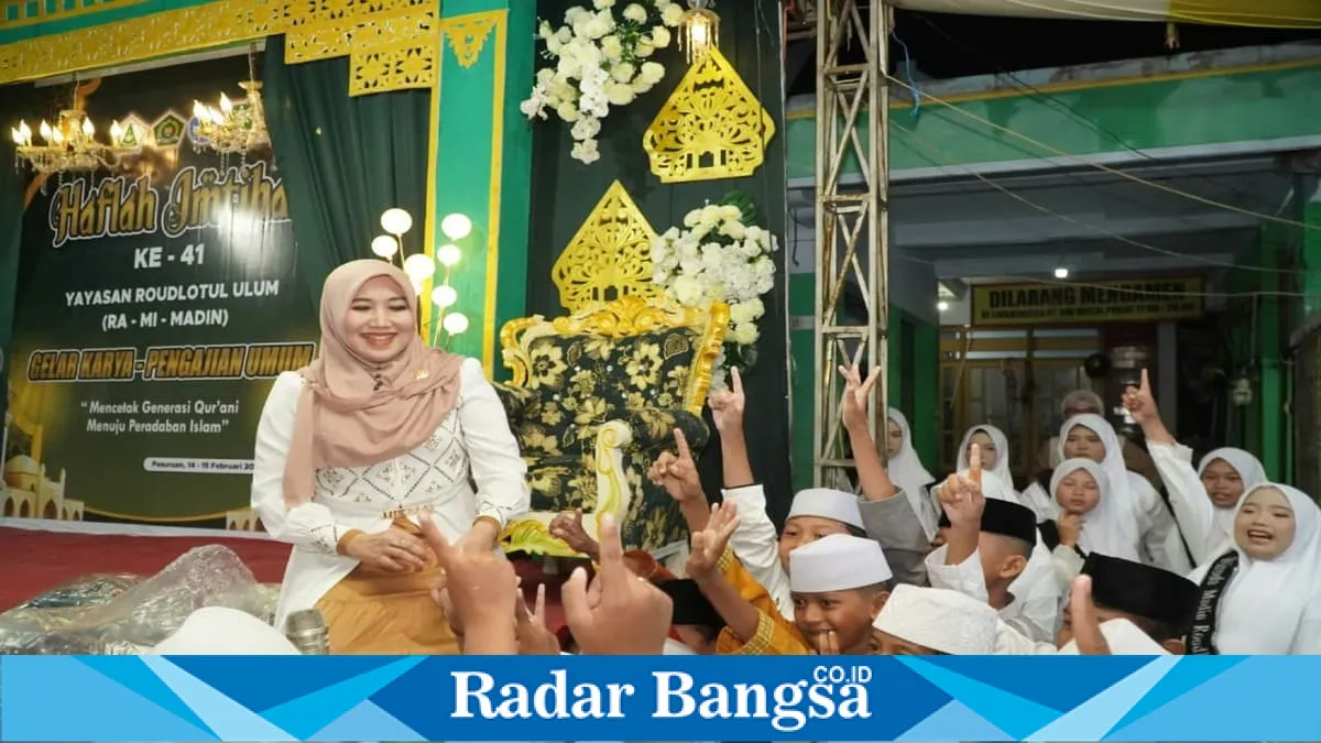 Lia Istifhama Semarakkan Wisuda Santri dengan Sesi Tebak Pantun