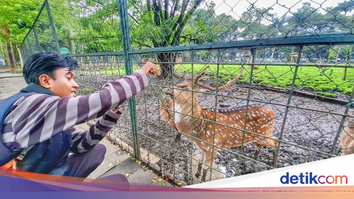 Warga Soreang Nikmati Ngabuburit di Taman Uncal