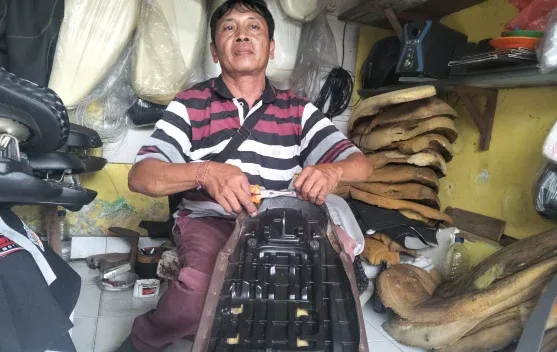 Keberanian I Ketut Sudarma Membangun Usaha Sadel Motor di Denpasar