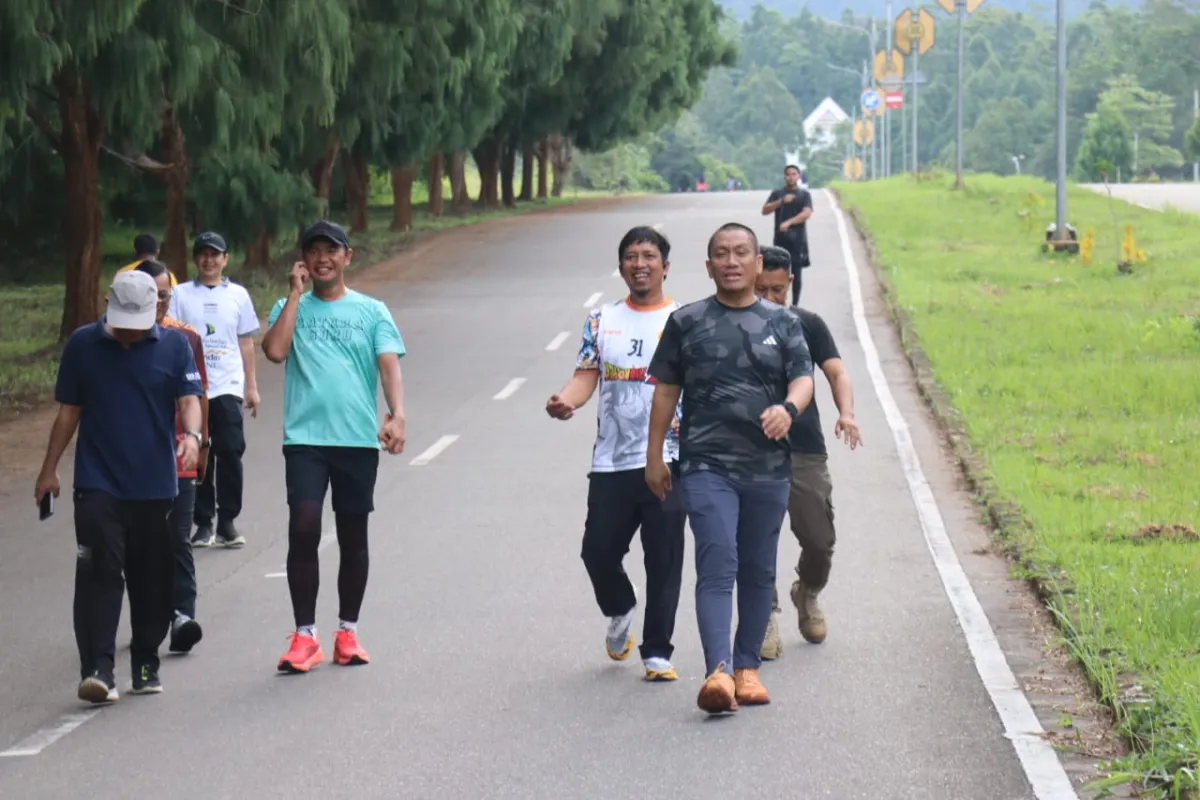 Bupati Luwu Timur Tinjau Fasilitas Umum Sambil Olahraga Jelang HUT ke-22