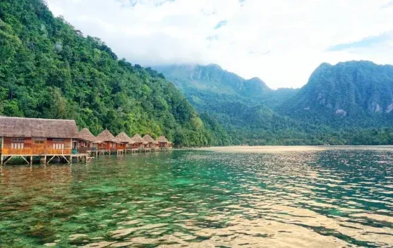Menemukan Keindahan Alam Maluku: Lima Destinasi Wajib Kunjungi