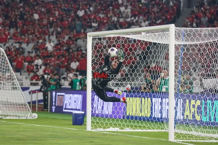 Maarten Paes Berpotensi Debut di Ajax Setelah Cedera Kiper Utama