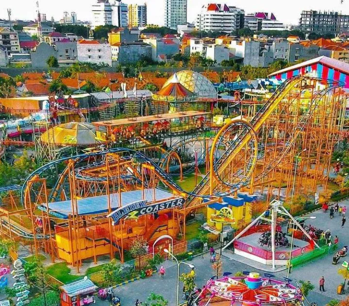 Suroboyo Carnival Hadirkan Spot Foto Mirip Taman Hiburan Luar Negeri