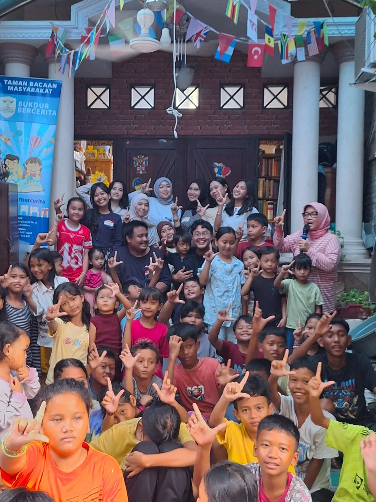 Buka Puasa Bersama: Komunitas Let’s AFK Berkolaborasi dengan TBM Bukit Duri