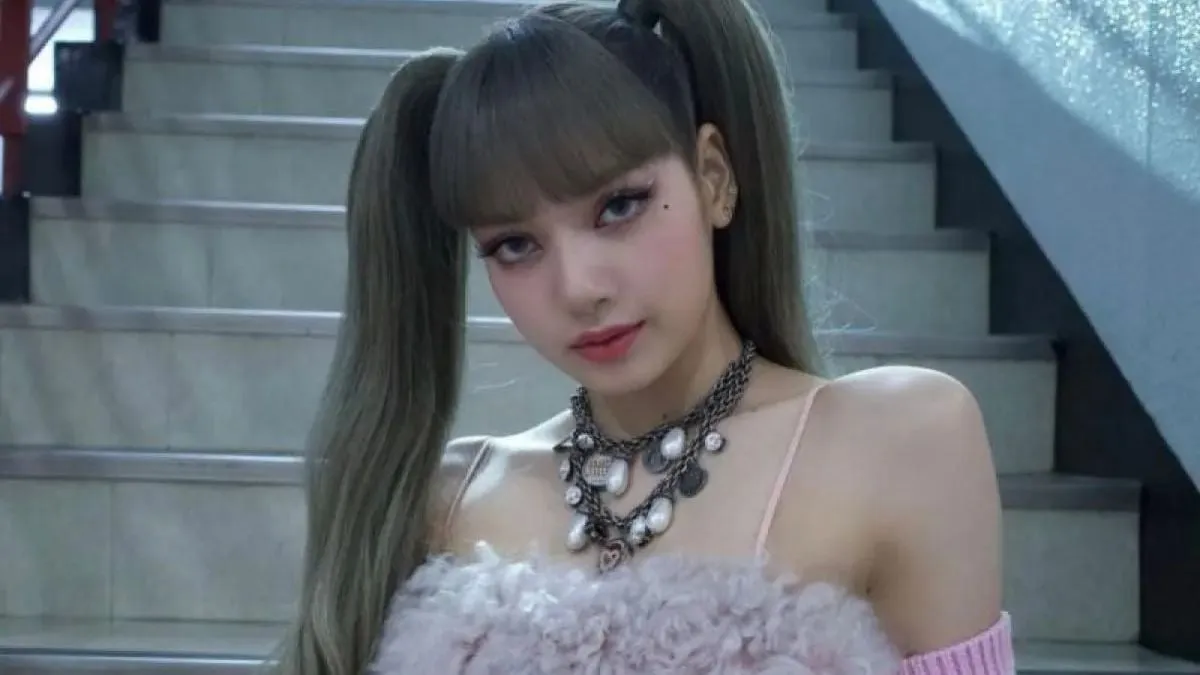 Lisa BLACKPINK Akan Bintangi Film Romantis Komedi Netflix