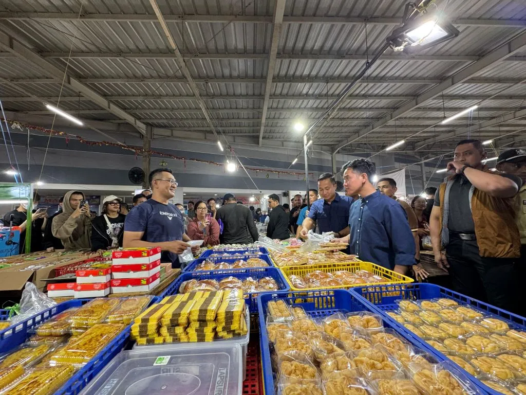 Wakil Presiden Gibran Rakabuming Raka Kunjungi Sentra Kue Subuh Pasar Senen untuk Mendengar Keluhan Pedagang