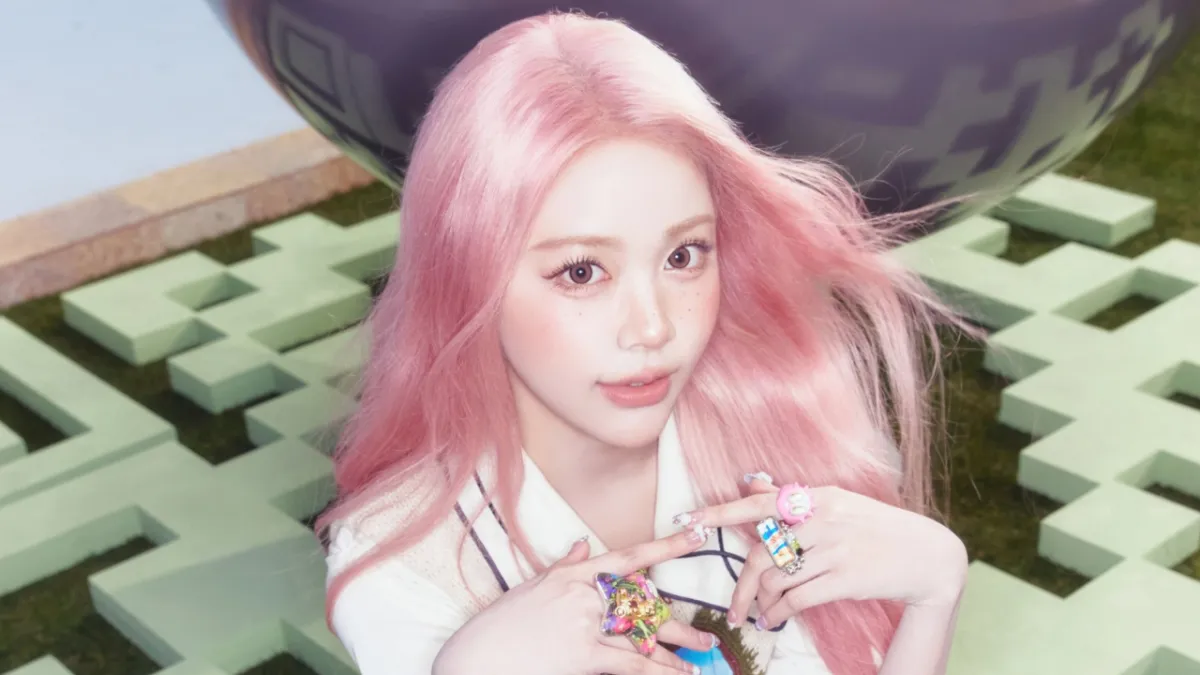 Carmen Hearts2Hearts Menjadi Viral dengan Transformasi Rambut Pink untuk Comeback RUDE!