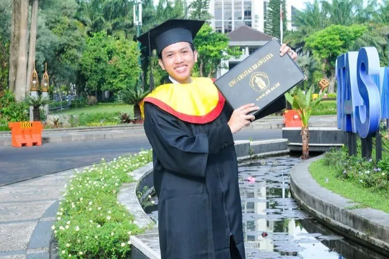 Endrianto Bayu Setiawan Raih Predikat Wisudawan Terbaik Pascasarjana di FH UB
