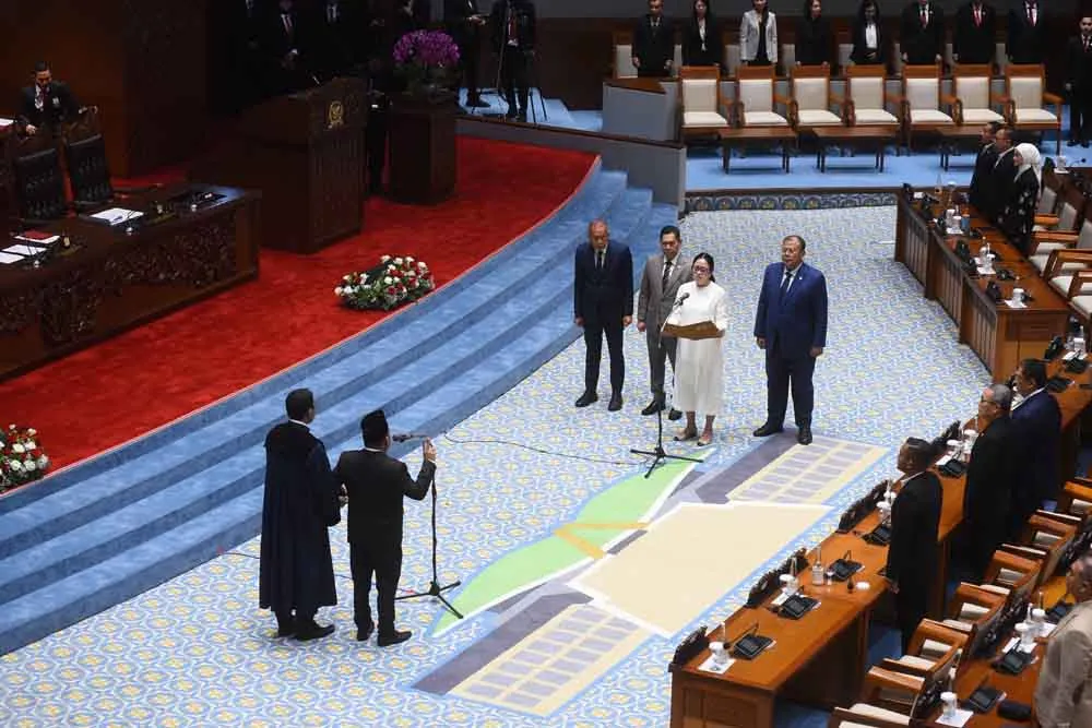 Bias Layar Dilantik sebagai Anggota DPR, Fokus pada Isu HAM