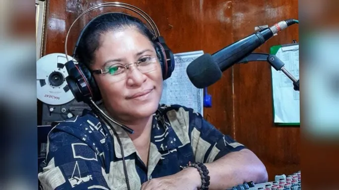 Mengenal Wati Ananta: Penyiar Radio Ikonik dari Bali
