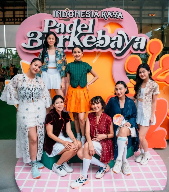 Kebaya Jadi Outfit Sporty di Padel Berkebaya