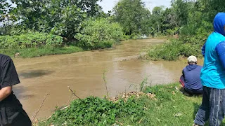 Tragedi di Sungai Keling: Buruh Tani Bani Terseret Arus Saat Pulang