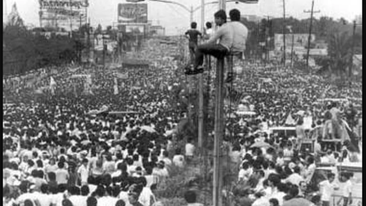 Revolusi People Power di Filipina: Sebuah Transformasi Damai