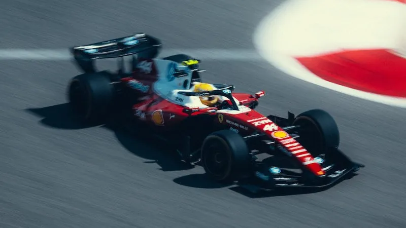 Lewis Hamilton Selesaikan Uji Coba Pertama dengan Ferrari SF-26 di Bahrain